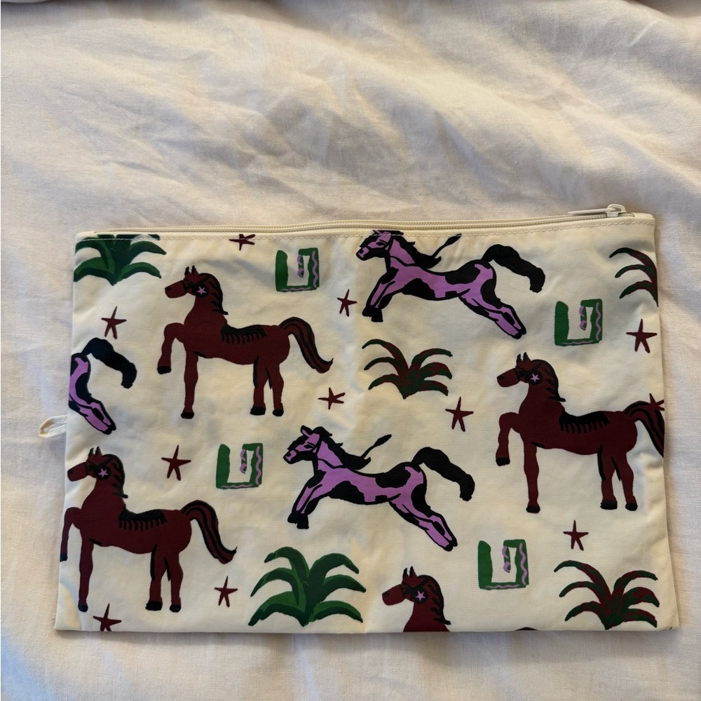 BAGGU Cream Pouch with Horse Print
